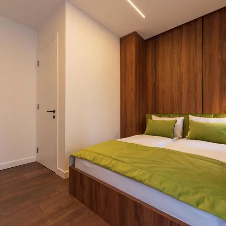 Emerald Free Garage Parking *