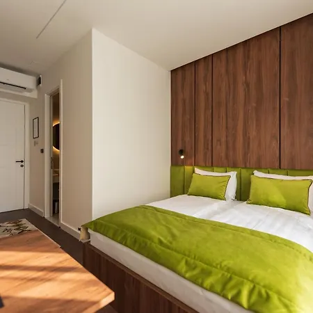 Emerald Free Garage Parking