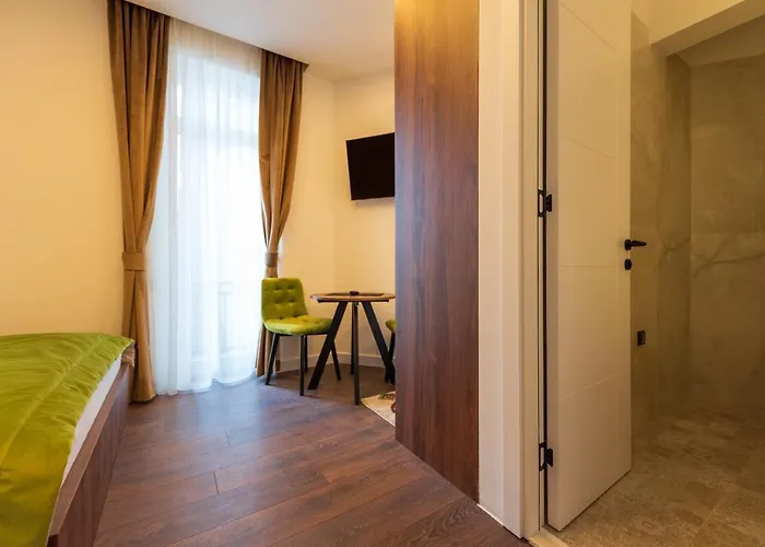 Emerald Free Garage Parking Apartman *