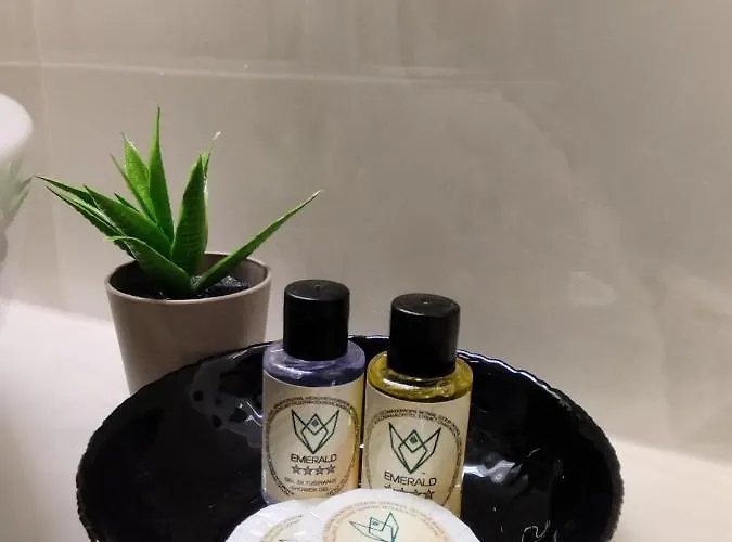 Emerald Free Garage Parking Apartman *